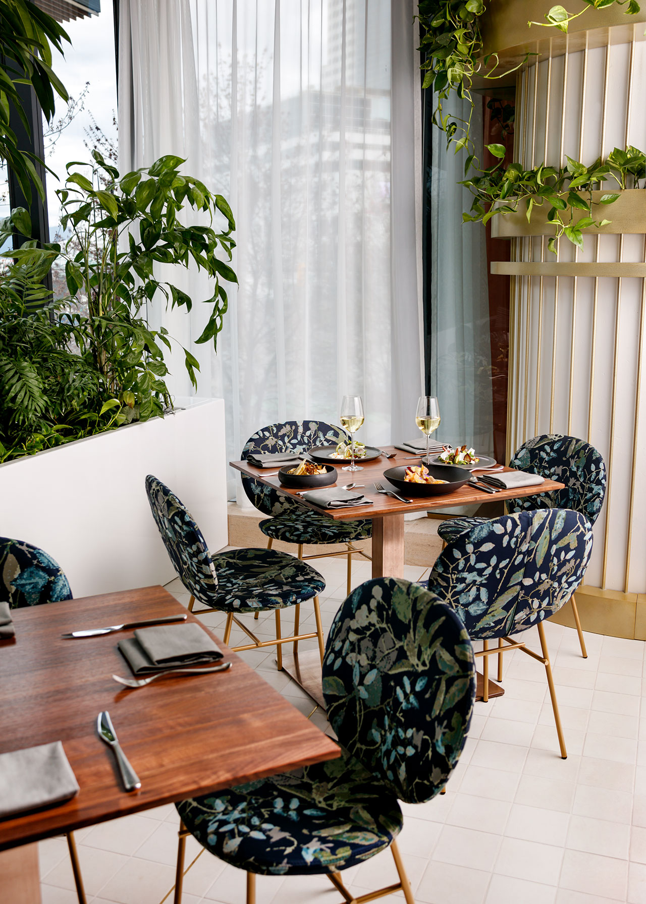 A Mid-Century Modern Restaurant with A Botanical Inspiration 3