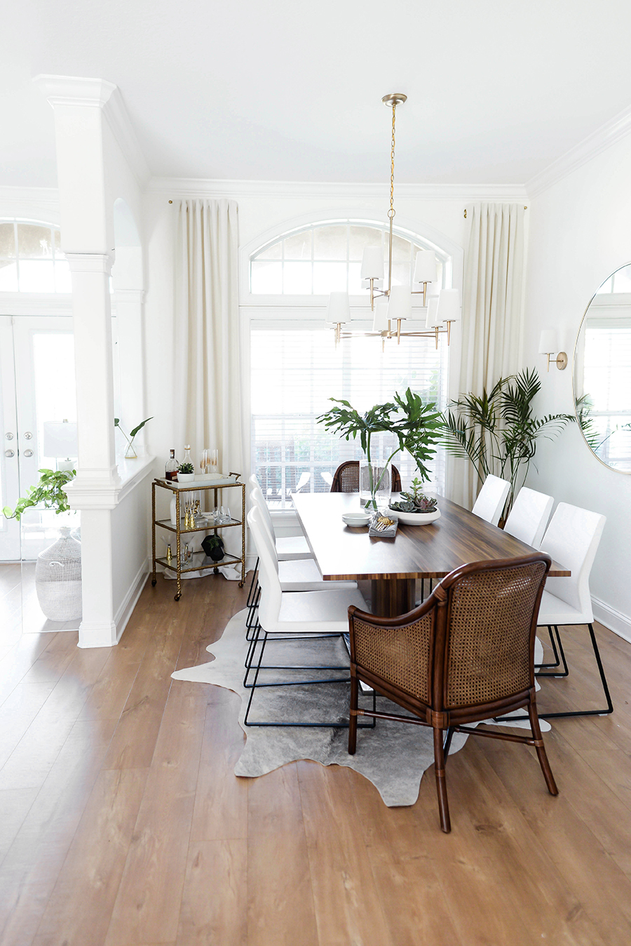 White Dining Rooms That Work Their Monochrome Magic 2