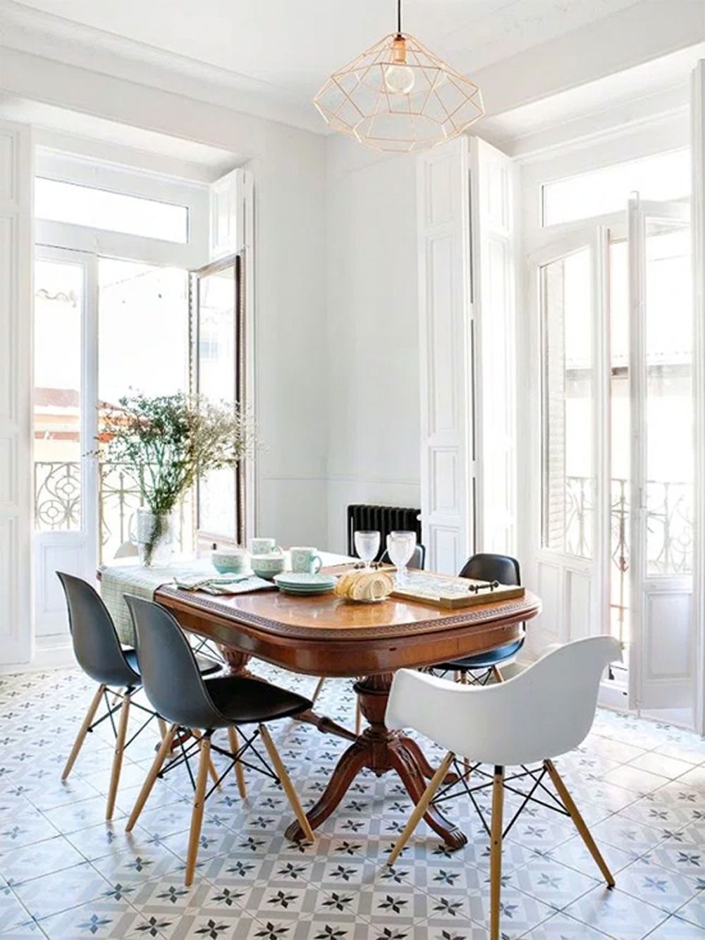 White Dining Rooms That Work Their Monochrome Magic 5