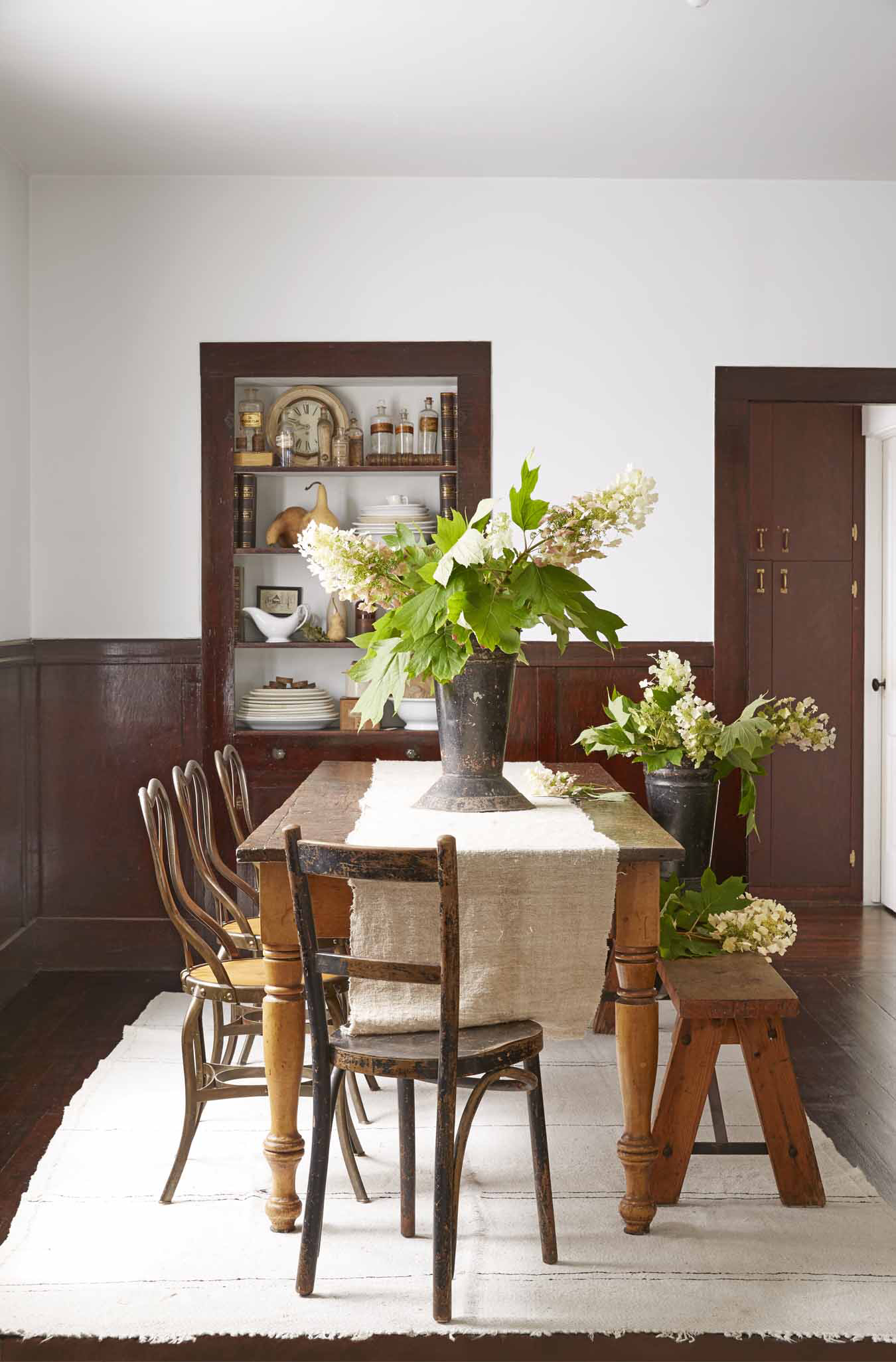 Get To Know The Advantages of Having A Rustic Dining Room! 3