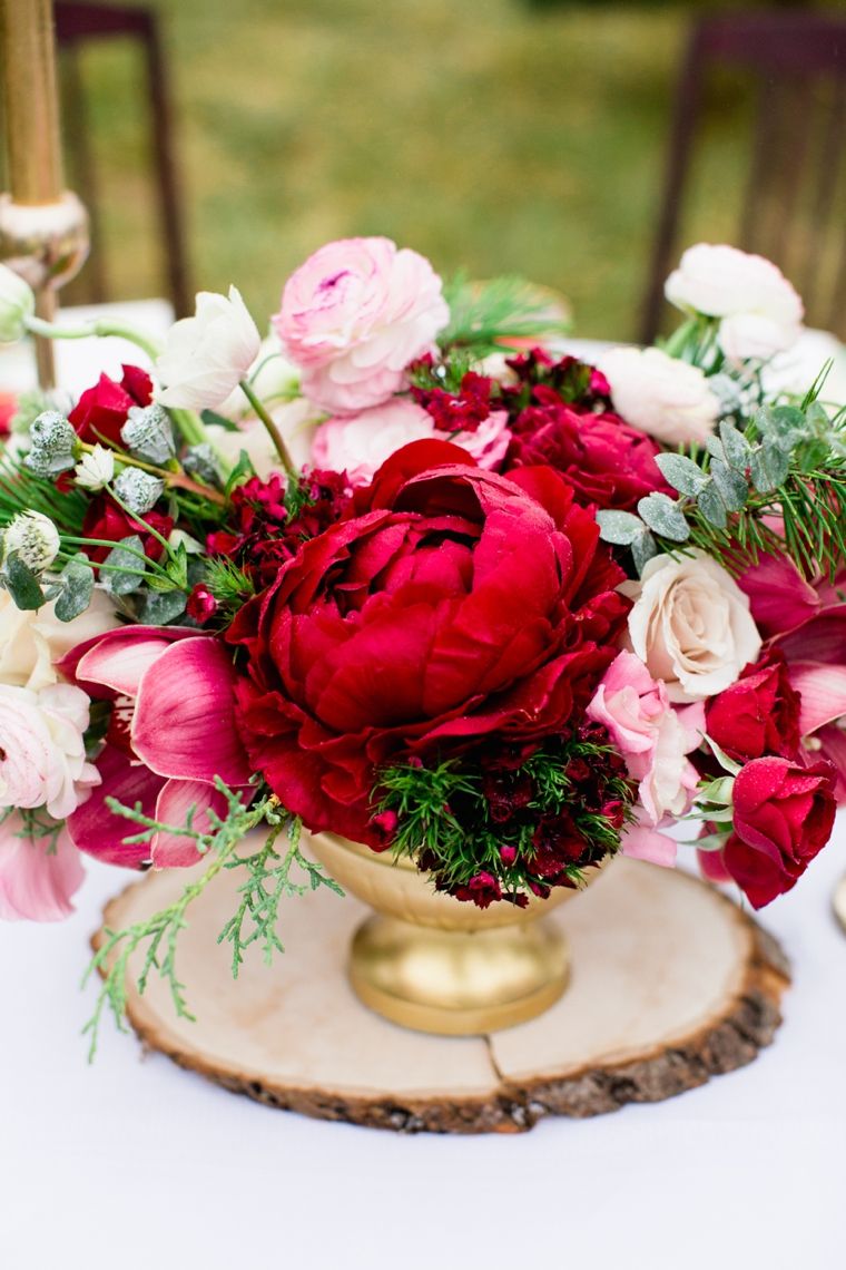 5 Incredible Flower Arrangements For a Last-Minute Dining Room Decor 4