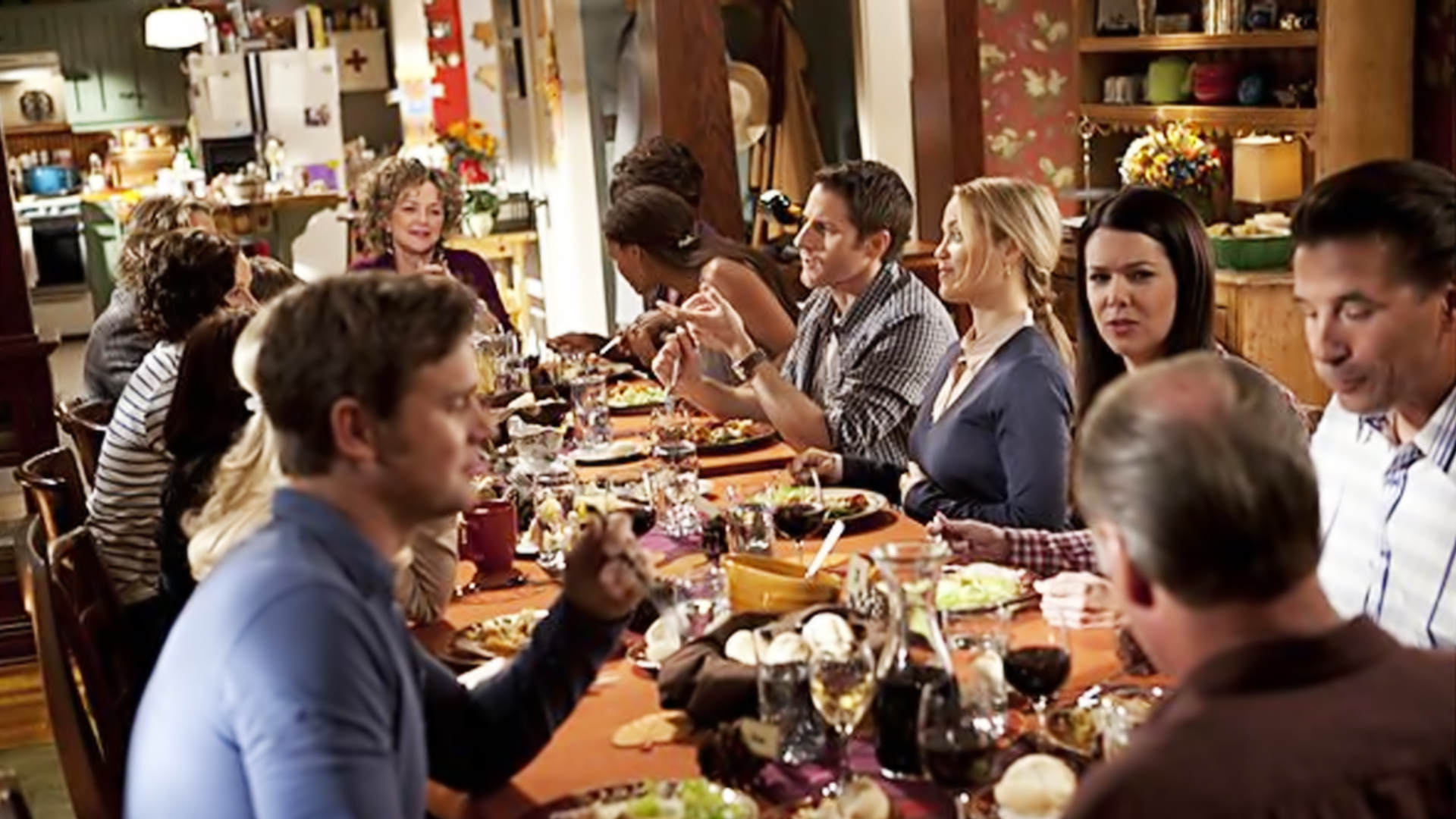 Thanksgiving Dining Room Decor According To Our Favourite TV Shows 4